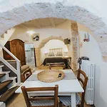 Tulipano Trullo Experience Con Piscina * Alberobello