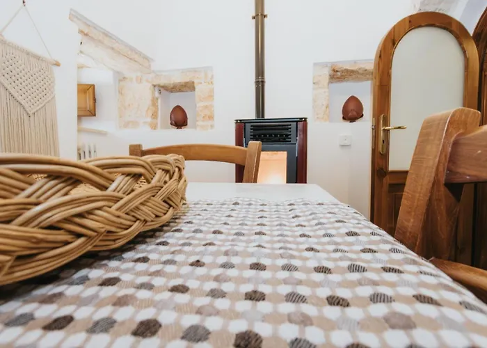 Trullo Tulipano Con Piscina * Alberobello