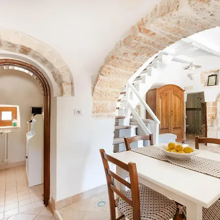 アパート Trullo Tulipano Con Piscina アルベロベッロ