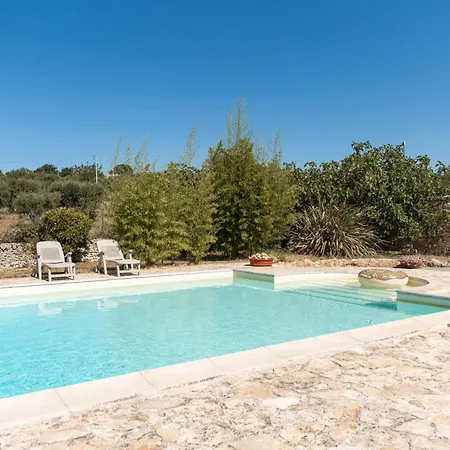 Trullo Tulipano Con Piscina アルベロベッロ